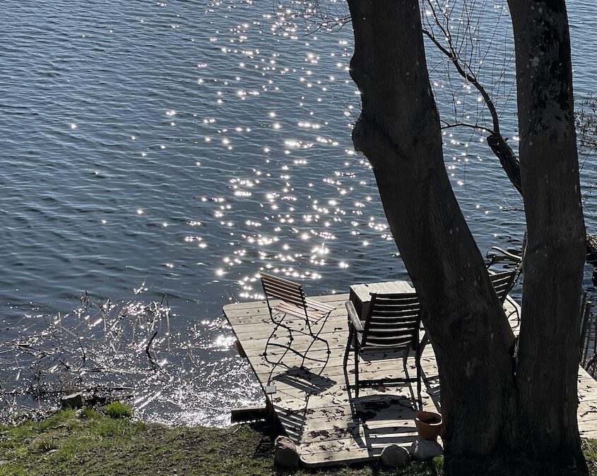 Schreibwerkstatt: „Dem Frühling schreibend begegnen“ – 1.-4. April 2027 – Gutshaus am See in Woserin